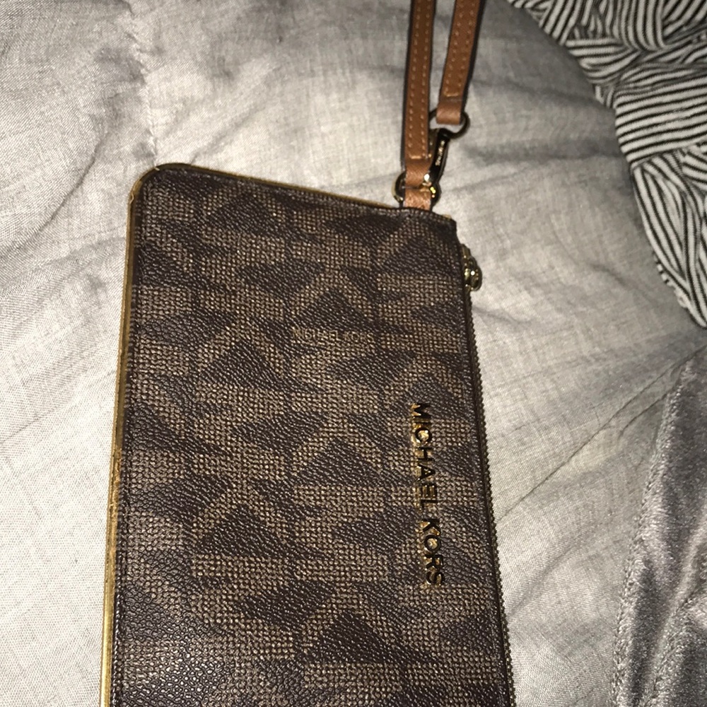 michael Kors wristlet